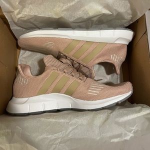 Adidas swift run shoes size 8